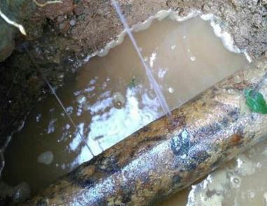 怀远楼顶渗水维修公司分享下地暖漏水的原因及检测方法。